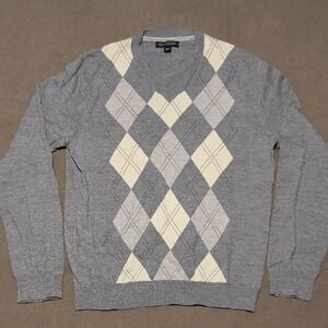 Banana Republic Gray and Cream Argyle V-Neck Sweater